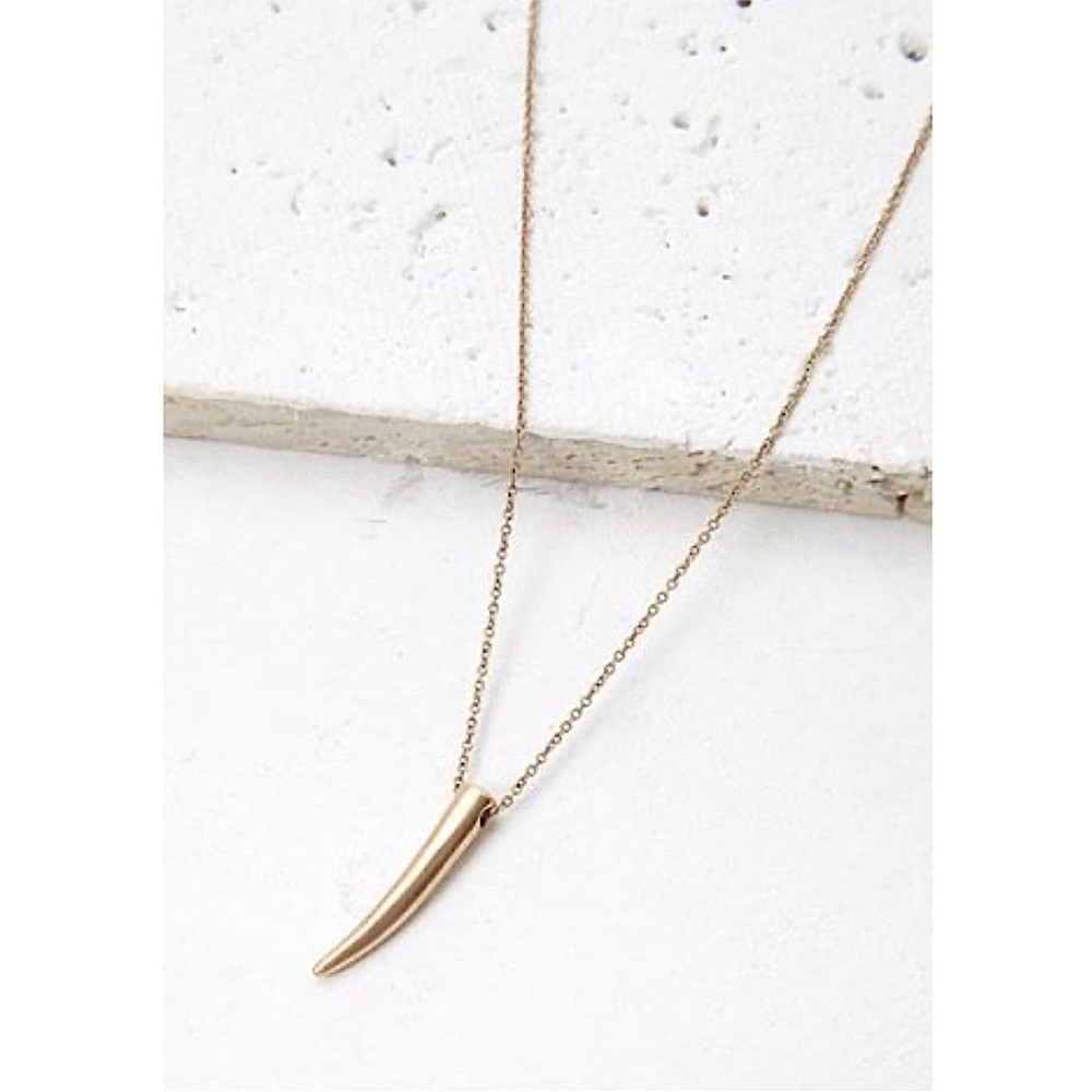 GOLD TOOTH SHAPED PENDANT NECKLACE